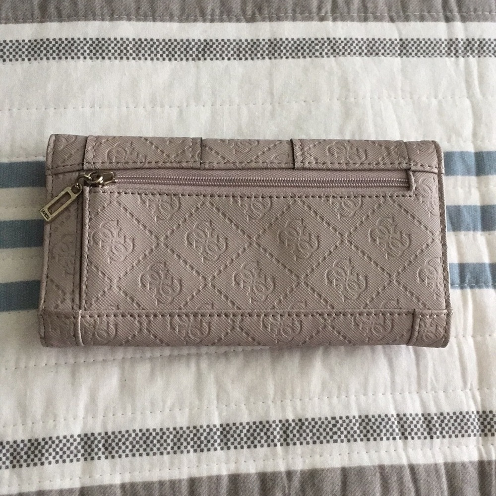 Guess Wallet - Picture 3 of 3